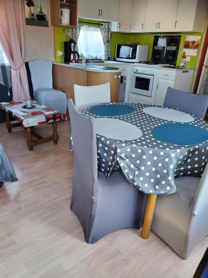 Mobil Home Chez L Habitants Сен-Жан-де-Мон Экстерьер фото