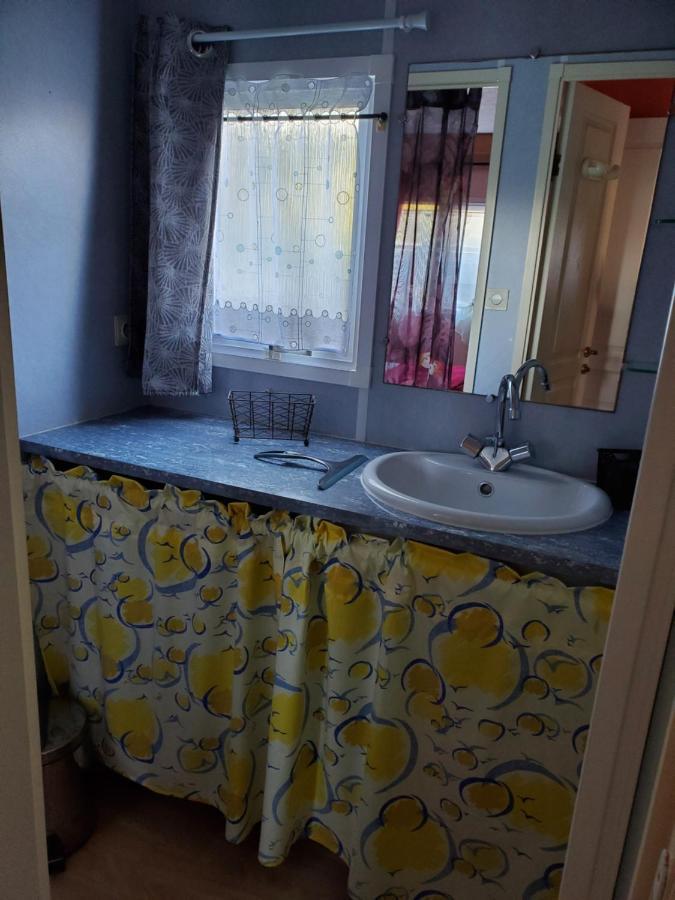 Mobil Home Chez L Habitants Сен-Жан-де-Мон Экстерьер фото
